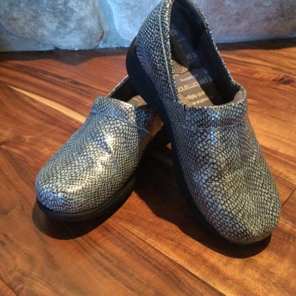 ✔️ Grey’s Anatomy Softwalk Shoe Size 8.5 - Picture 1 of 5